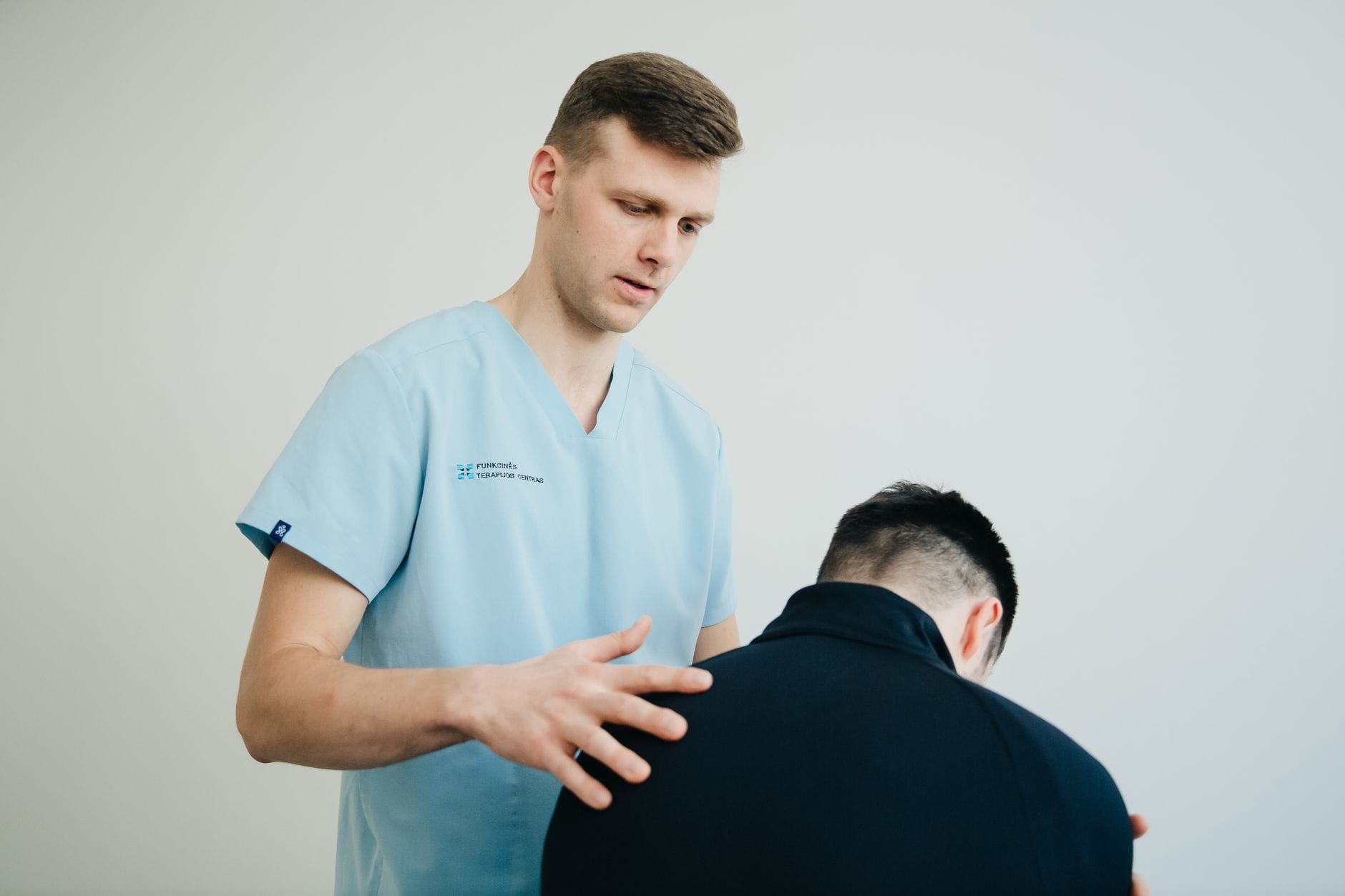 Czy terapia manualna pomoże przy skoliozie – realne możliwości korekcji u dzieci i dorosłych